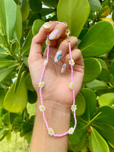 Load image into Gallery viewer, Pink and Yellow Beaded Daisy Necklace
