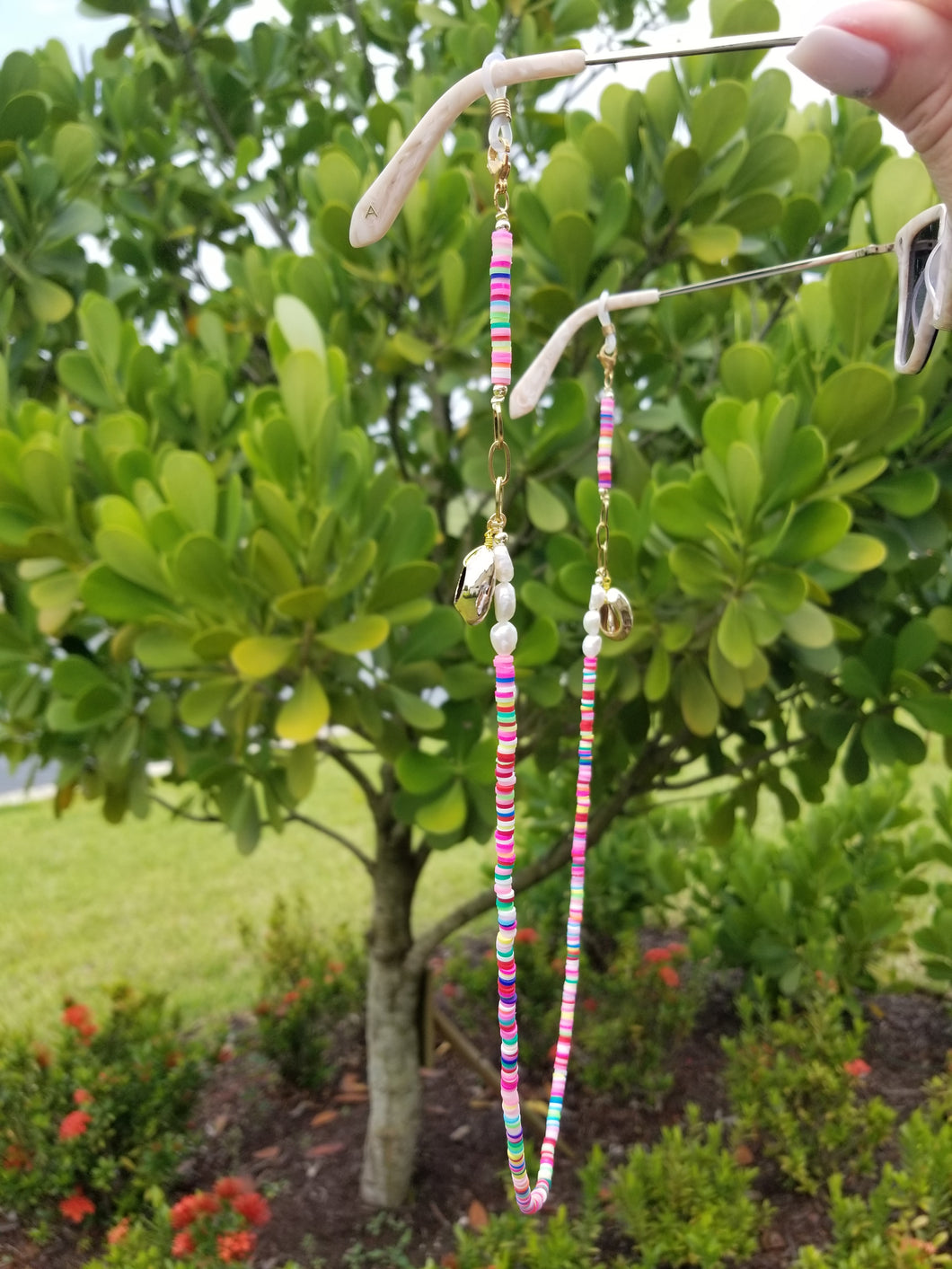 Bright Beads with Pearl and Gold Shell Sunglasses Strap