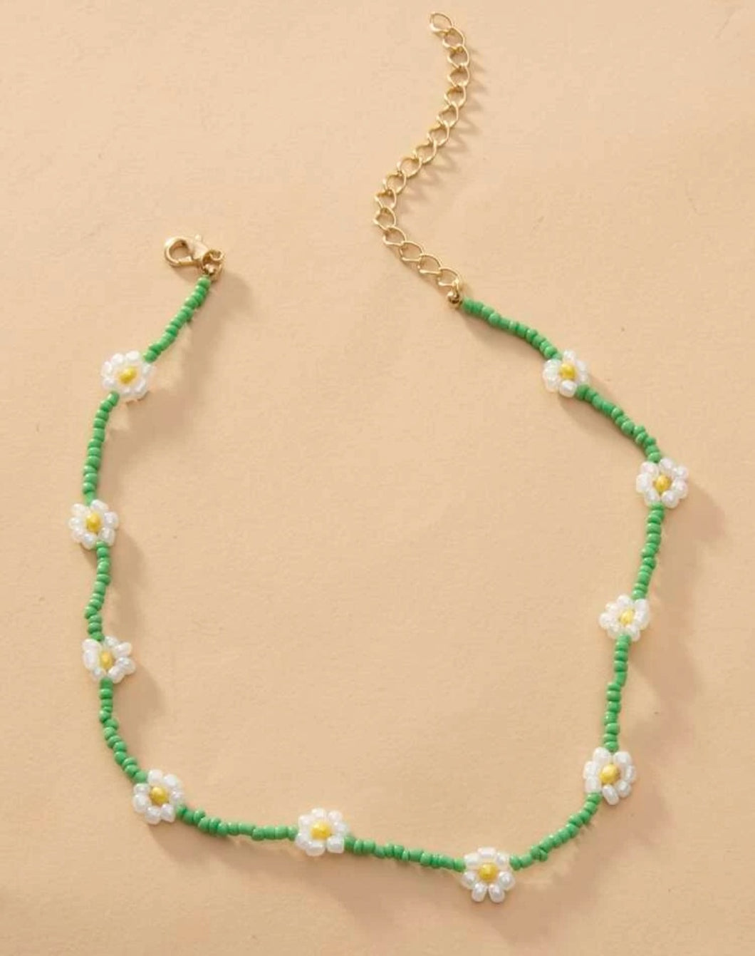 Green and White Delicate Daisy Necklace